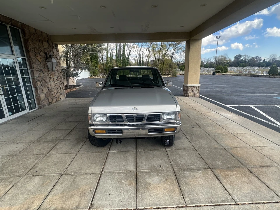1996 Nissan Frontier - Image 8 of 31
