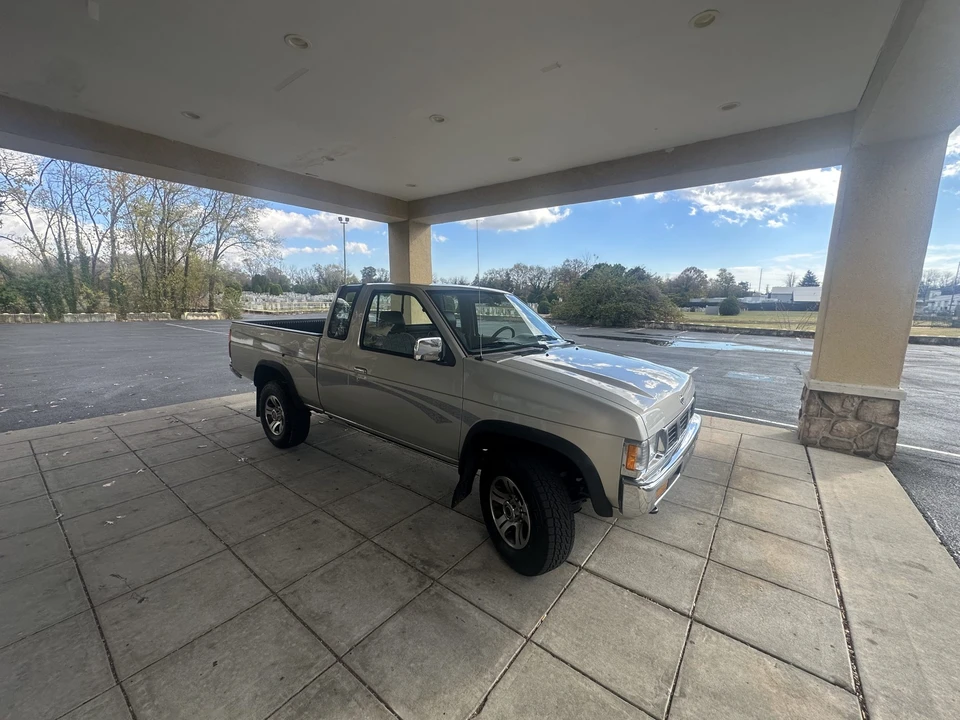 1996 Nissan Frontier - Image 13 of 31