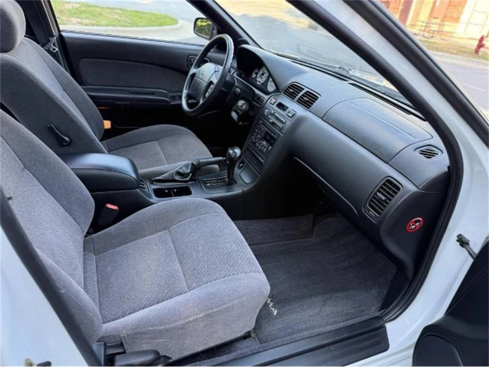 1996 Nissan Maxima 4th Gen - Image 18 of 25