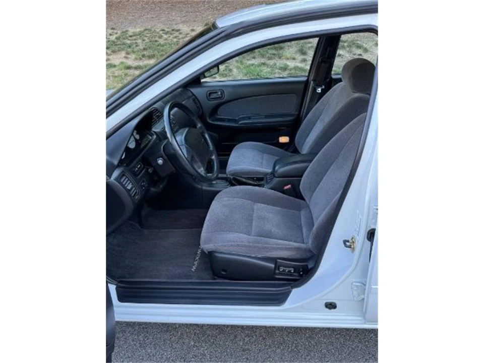 1996 Nissan Maxima 4th Gen - Image 14 of 25