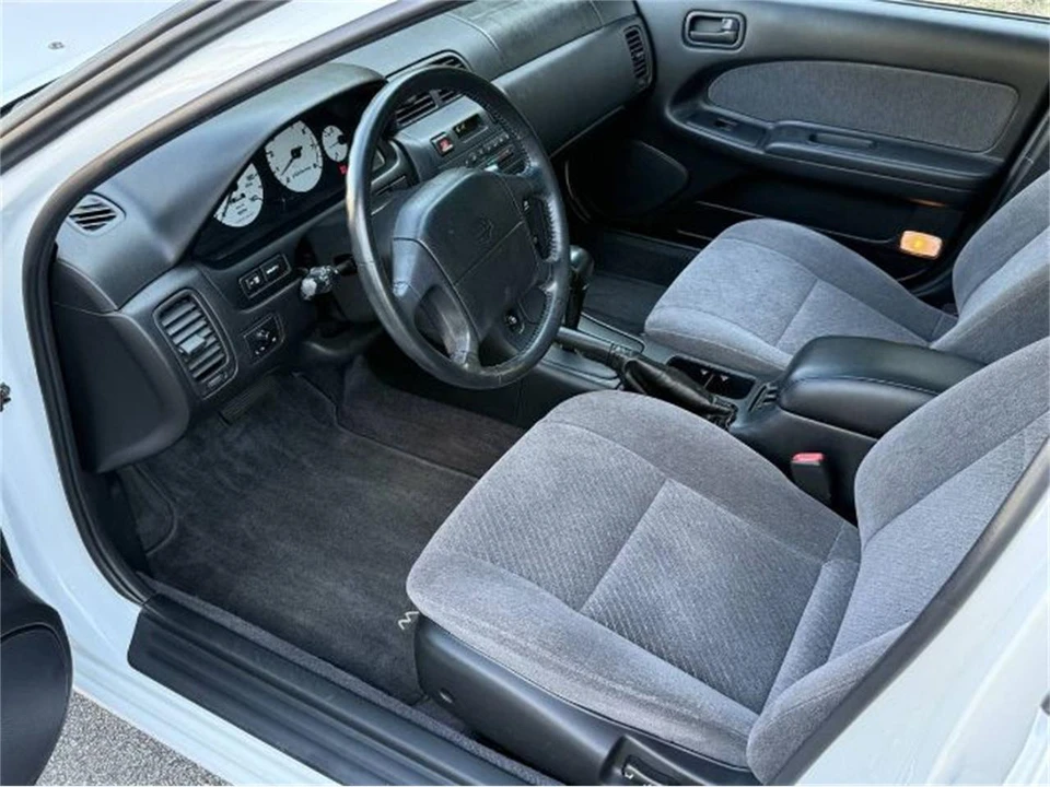 1996 Nissan Maxima 4th Gen - Image 11 of 25