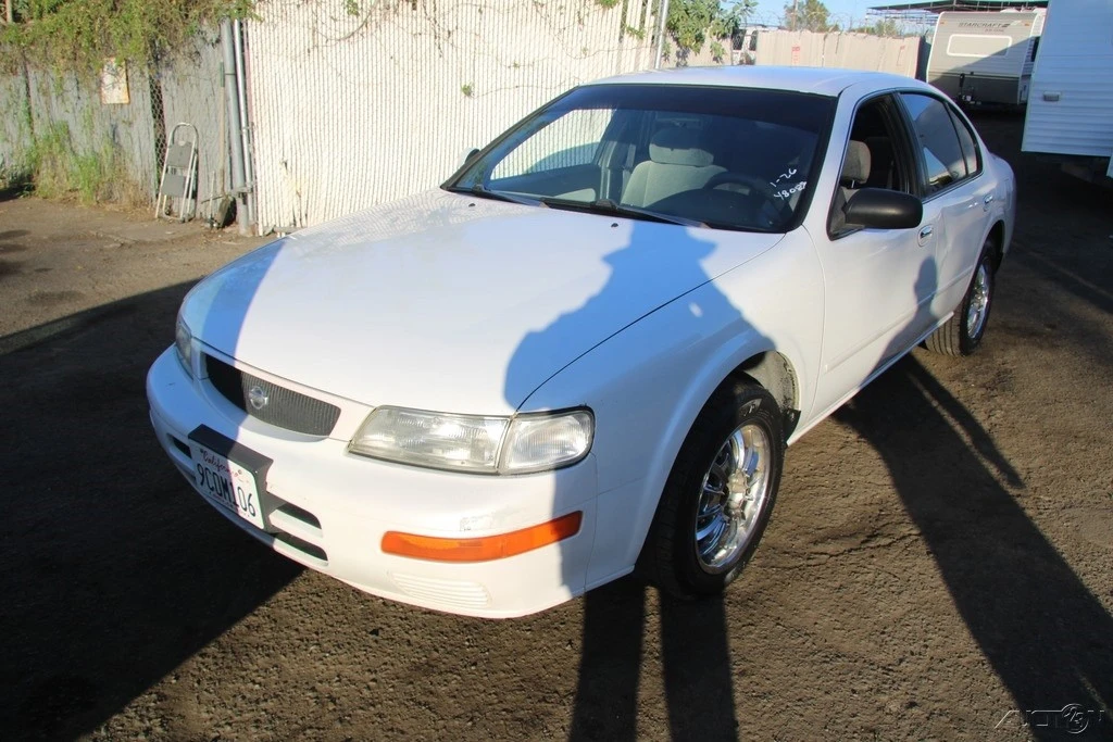 1996 Nissan Maxima 4th Gen - Image 8 of 21