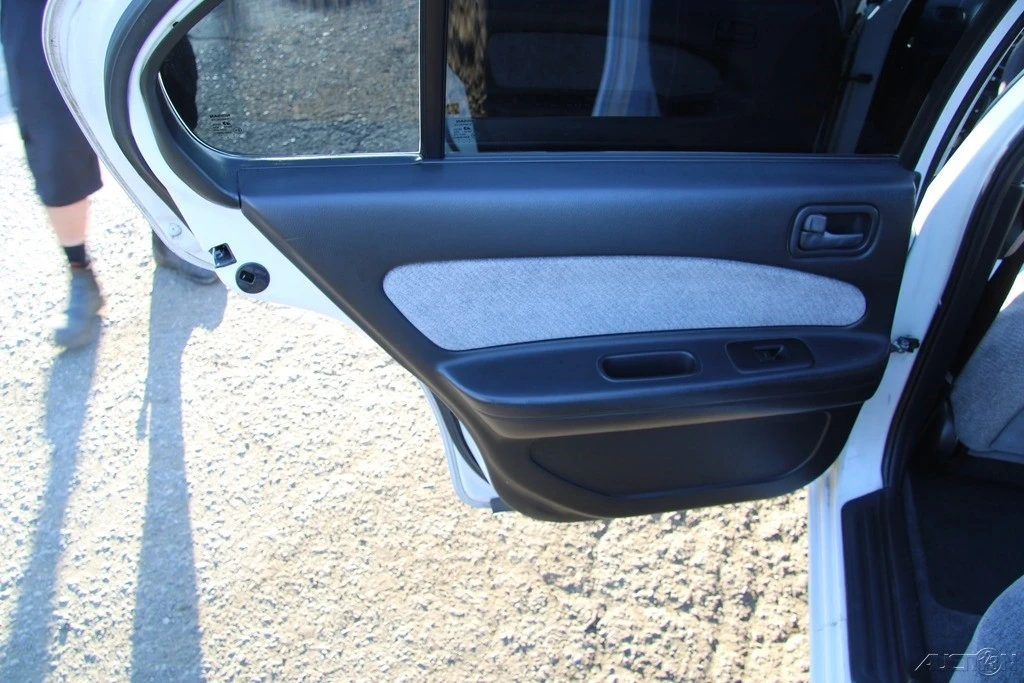 1996 Nissan Maxima 4th Gen - Image 18 of 21