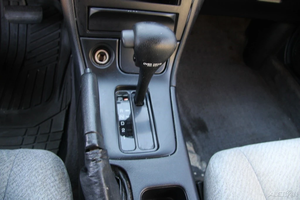 1996 Nissan Maxima 4th Gen - Image 17 of 21