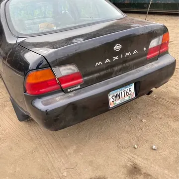 1996 Nissan Maxima SE Sedan