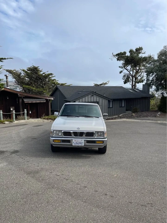 1996 Nissan - Image 2 of 12