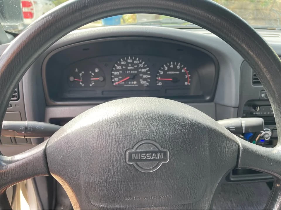1996 Nissan - Image 9 of 12