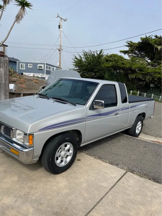 1996 Nissan - Image 10 of 12