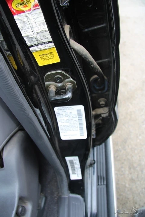 1996 Nissan Pathfinder 2nd Gen - Image 13 of 21