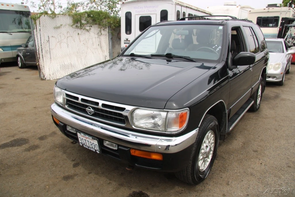 1996 Nissan Pathfinder 2nd Gen - Image 2 of 21