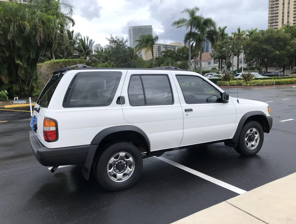 1996 Nissan Pathfinder 2nd Gen - Image 11 of 31