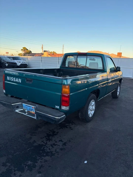 1996 Nissan Frontier - Image 6 of 10