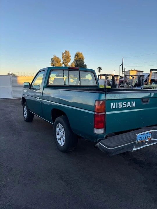1996 Nissan Frontier - Image 5 of 10