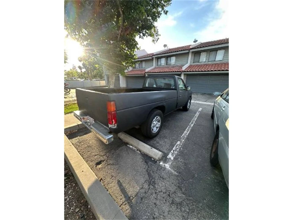 1996 Nissan Frontier - Image 6 of 8