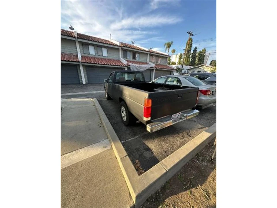 1996 Nissan Frontier - Image 3 of 8