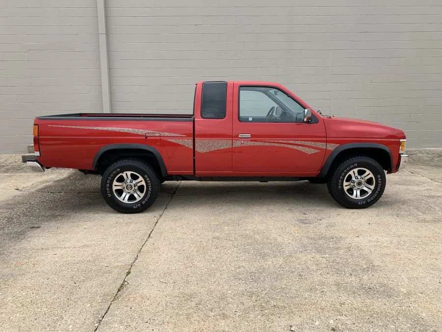 1996 Nissan Frontier - Image 10 of 11