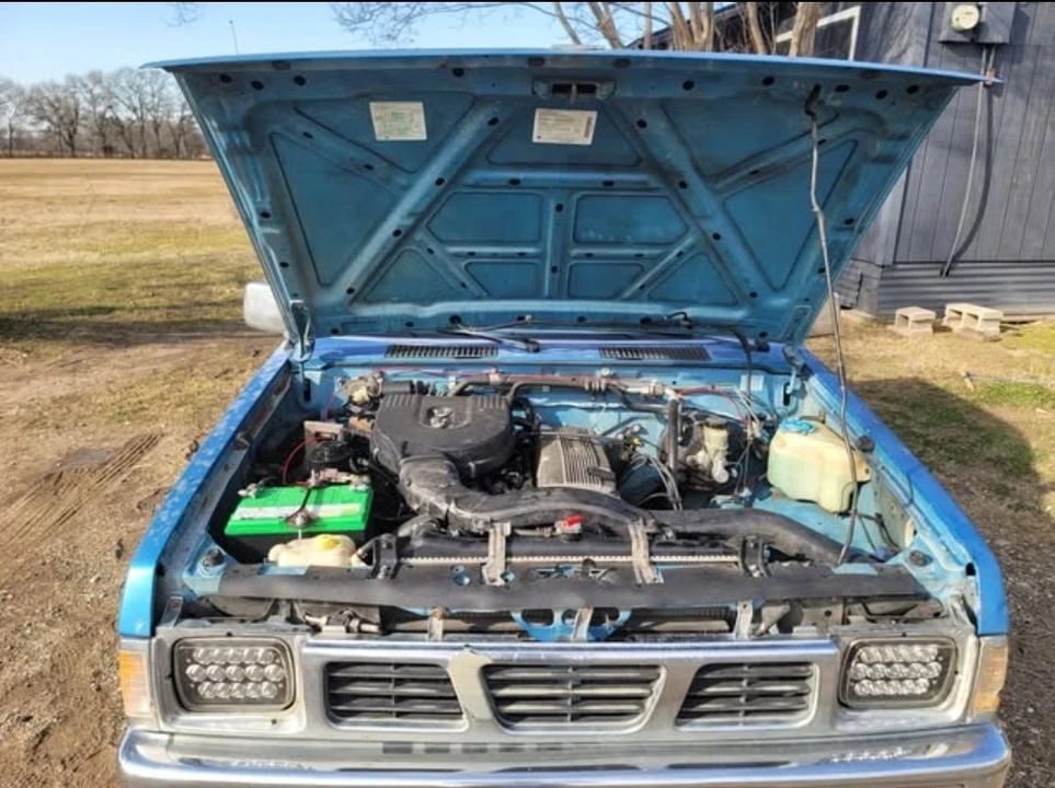 1996 Nissan Frontier - Image 9 of 10