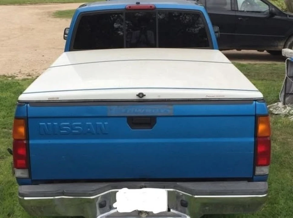 1996 Nissan Frontier - Image 2 of 10