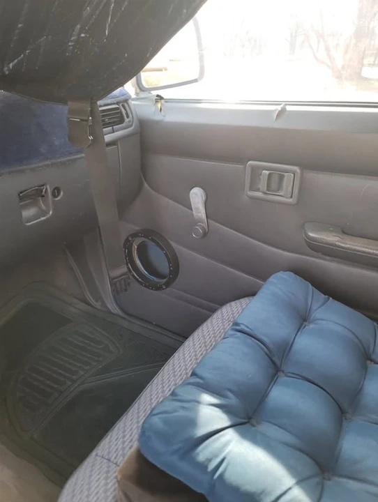 1996 Nissan Frontier - Image 7 of 10