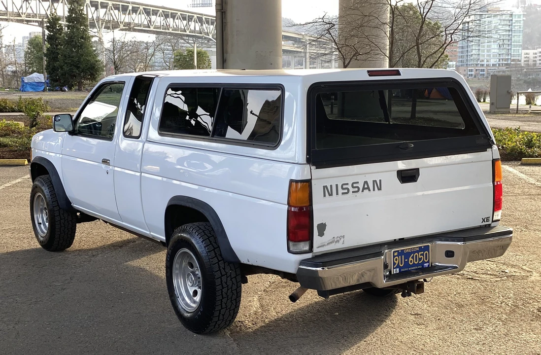 1996 Nissan Frontier - Image 4 of 31
