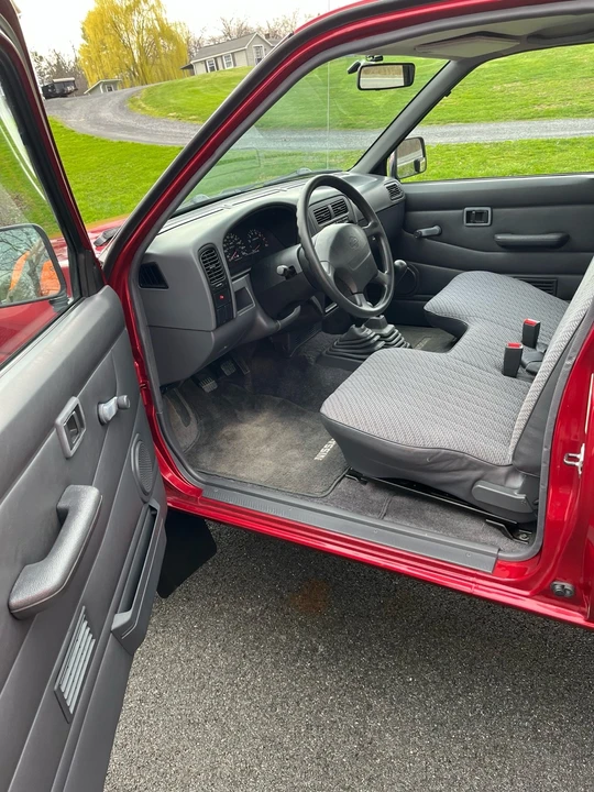 1996 Nissan Frontier - Image 9 of 14