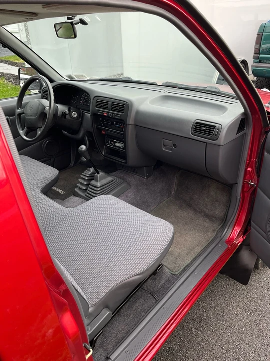 1996 Nissan Frontier - Image 10 of 14
