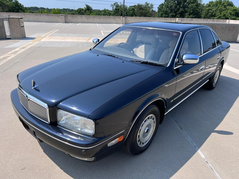 1996 Nissan President 3rd Gen - Image 8 of 31