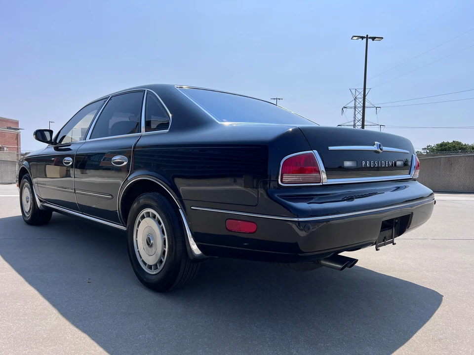 1996 Nissan President 3rd Gen - Image 13 of 31