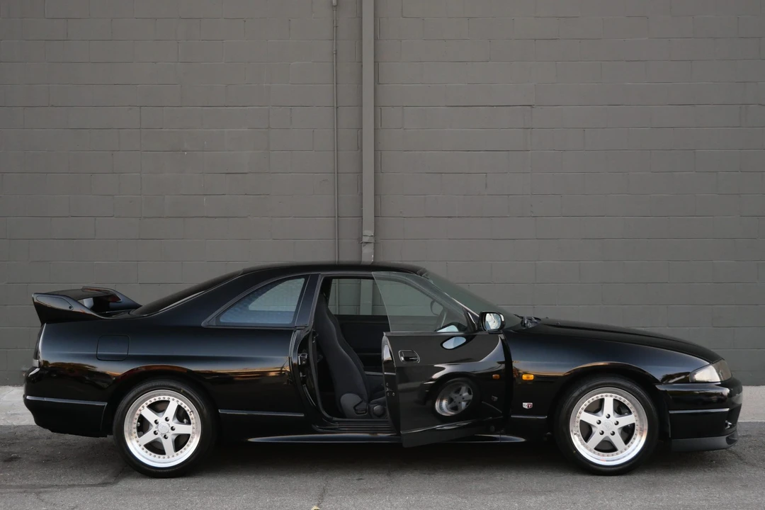 1996 Nissan R33 Skyline GT-R 9th Gen - Image 18 of 31