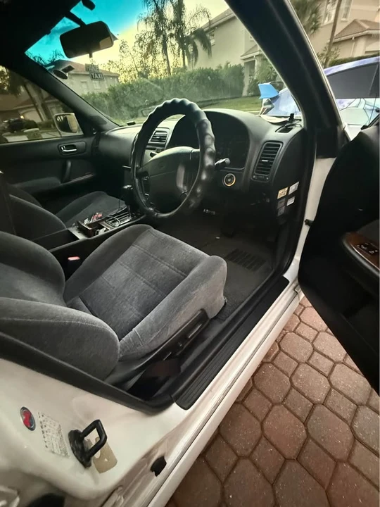 1996 Nissan Cedric 9th Gen - Image 3 of 9