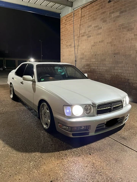 1996 Nissan Cedric 9th Gen - Image 3 of 12