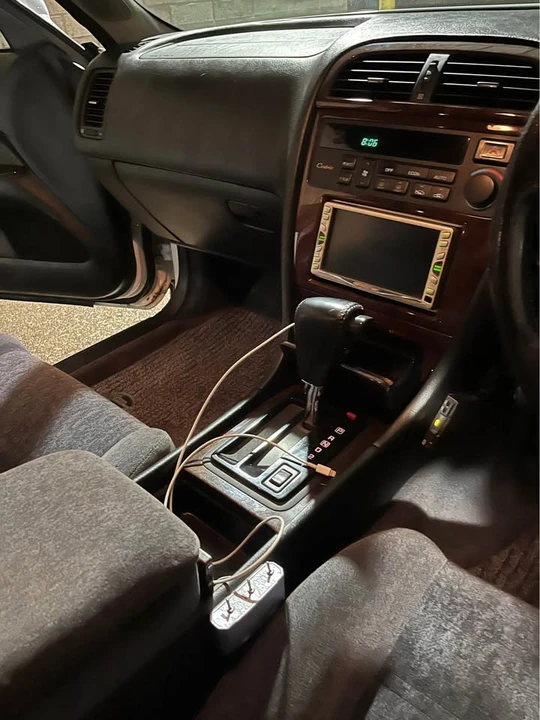 1996 Nissan Cedric 9th Gen - Image 9 of 12