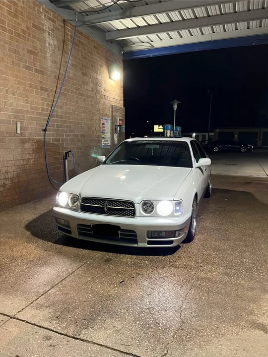 1996 Nissan Cedric 9th Gen - Image 2 of 12
