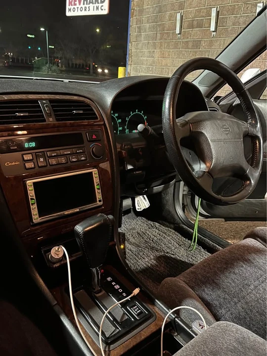 1996 Nissan Cedric 9th Gen - Image 8 of 12