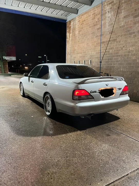 1996 Nissan Cedric 9th Gen - Image 4 of 12