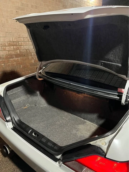 1996 Nissan Cedric 9th Gen - Image 11 of 12