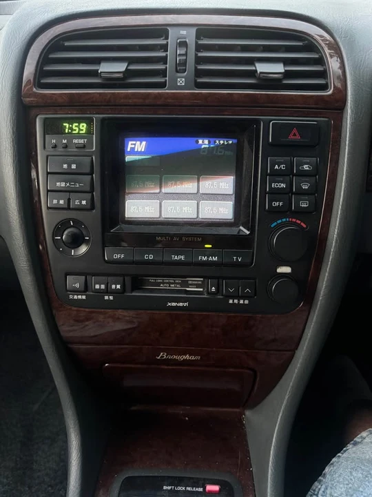 1996 Nissan Cedric 9th Gen - Image 8 of 10