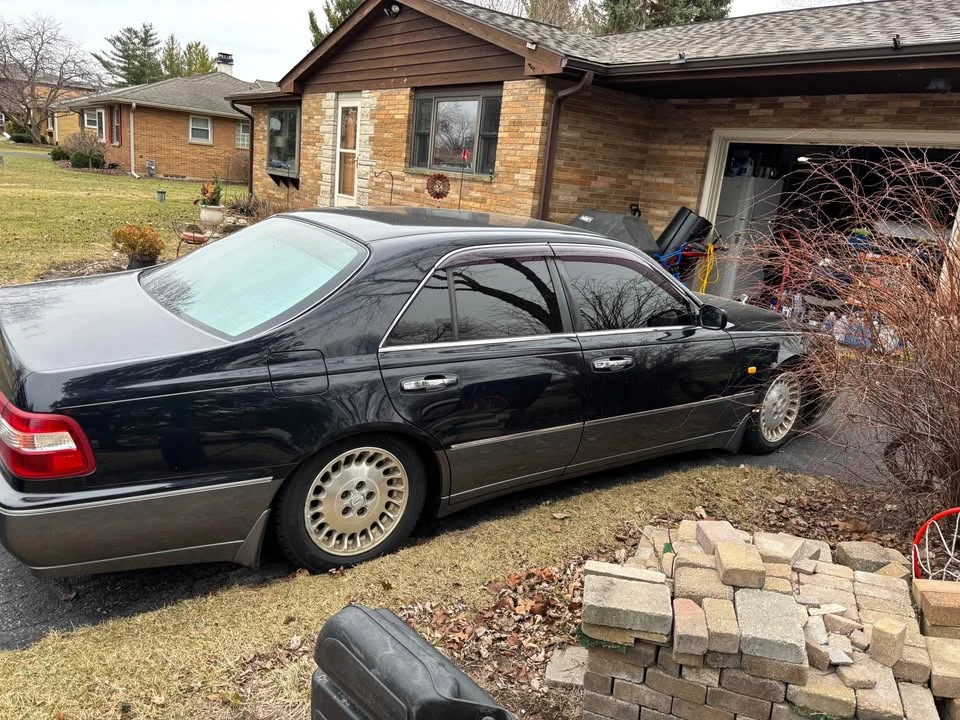 1996 Nissan Cima 3rd Gen - Image 4 of 9