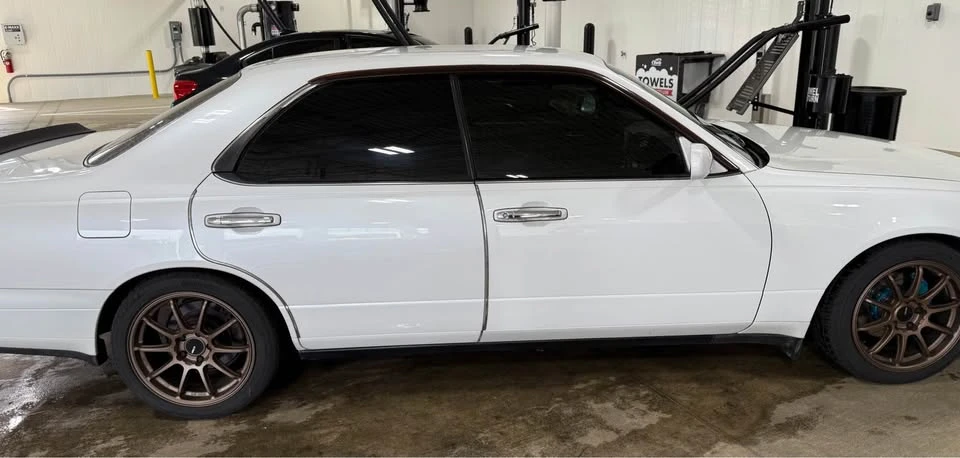 1996 Nissan Gloria - Image 3 of 5
