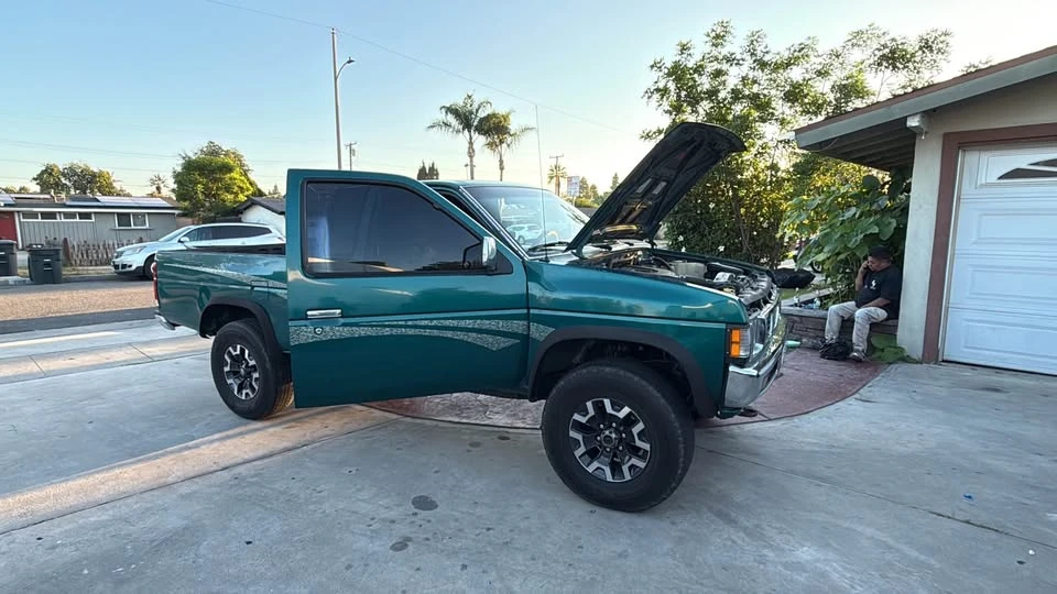 1996 Nissan Frontier - Image 2 of 3