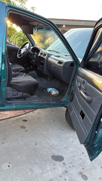 1996 Nissan Frontier - Image 3 of 3