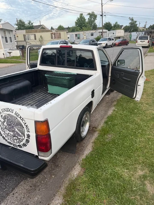 1996 Nissan Frontier - Image 4 of 5