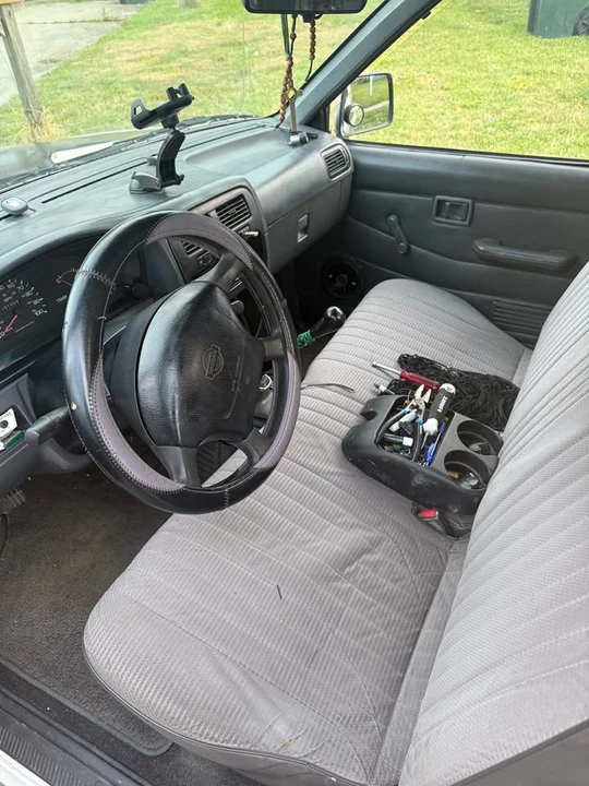 1996 Nissan Frontier - Image 5 of 5