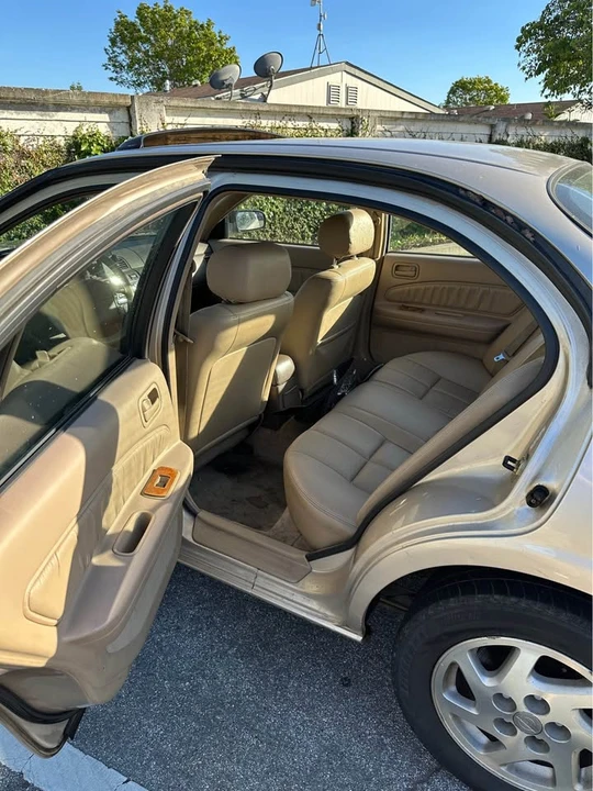 1996 Nissan Maxima 4th Gen - Image 7 of 10