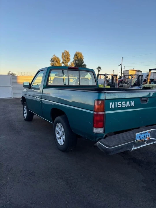 1996 Nissan Frontier - Image 5 of 10