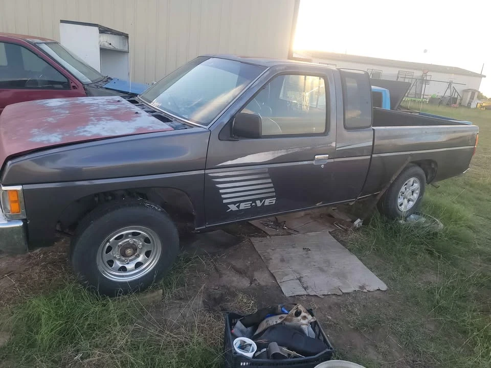 1996 Nissan Frontier - Image 2 of 5