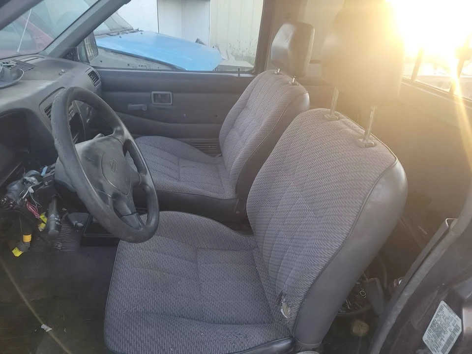 1996 Nissan Frontier - Image 4 of 5