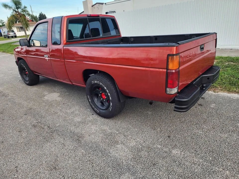 1996 Nissan Frontier - Image 10 of 20