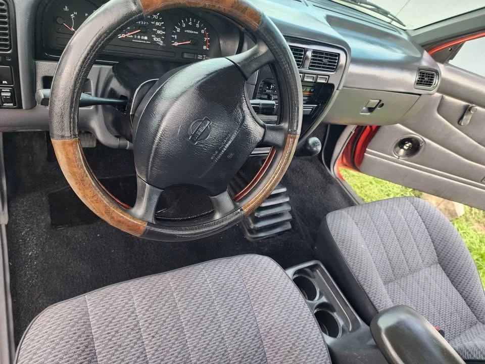 1996 Nissan Frontier - Image 5 of 20