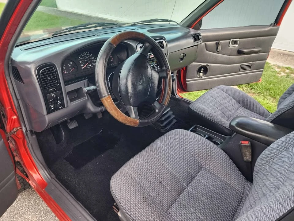 1996 Nissan Frontier - Image 18 of 20